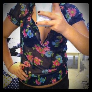 Cute sheer hollister top!