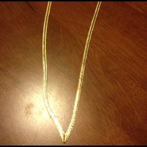 💜Reduced***Flat Gold tone V-Shape Chain Necklace