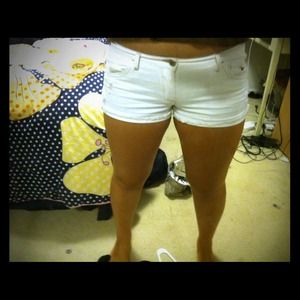 RESERVED FOR @kelsshoneydip Hollister shorts