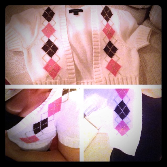 ❌sold❌adorable cream sweater with pink argyle