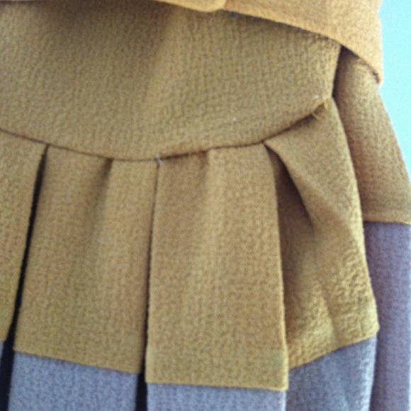 Eva Franco dress with pleated bottom - Picture 2 of 3