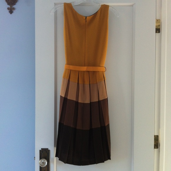 Eva Franco dress with pleated bottom - Picture 3 of 3