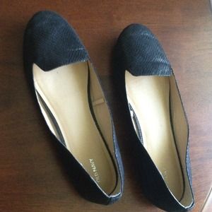 *RESERVED* @mamathayer Black snake skin flats