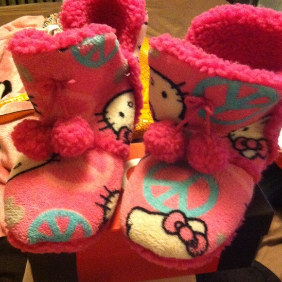 🔴🔴 RESERVED Hello Kitty Slippers🔴🔴
