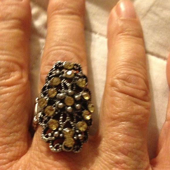 Fan finger ring