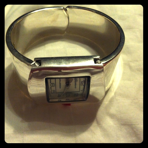 Reduced watch never worn