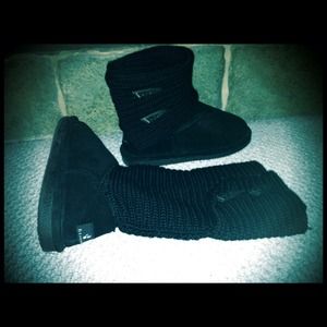 Black Bearpaw boots