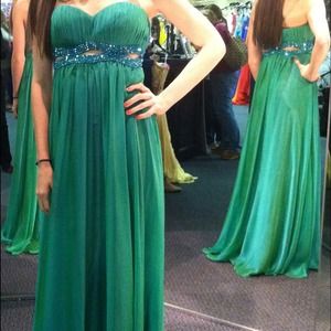 NEW LOW PRICE La Femme long Prom dress NEVER WORN!
