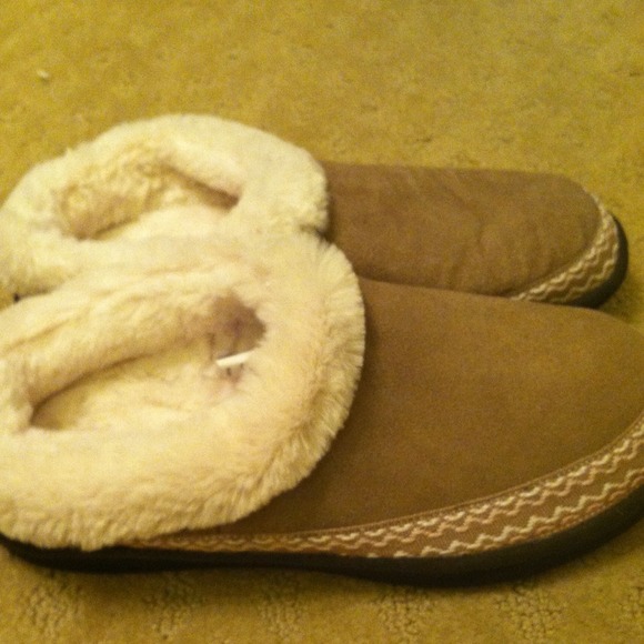 Slippers - Picture 2 of 3