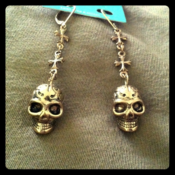 ❌Reserved for @dxresale; Earrings & HK Pendant