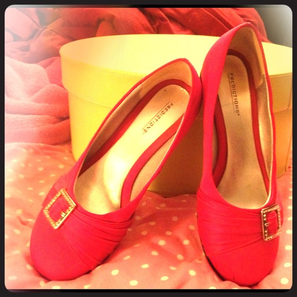 ADORABLE pink ballet flats with rhinestone buckles