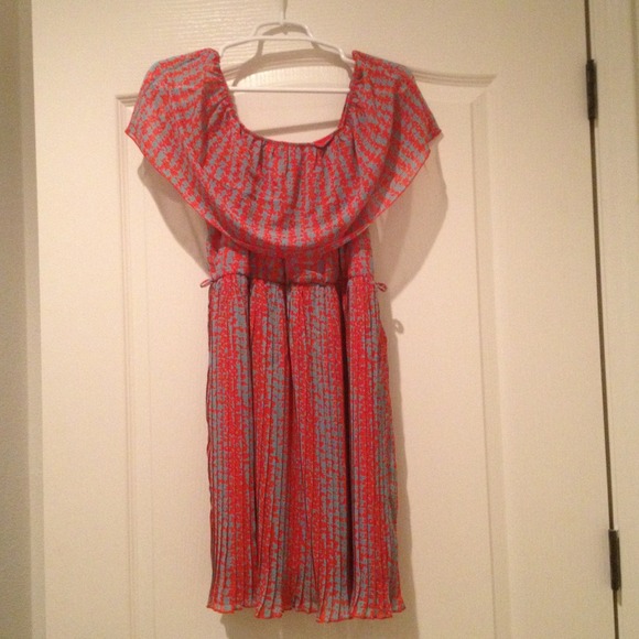 NWOT Coral & blue pleated dress