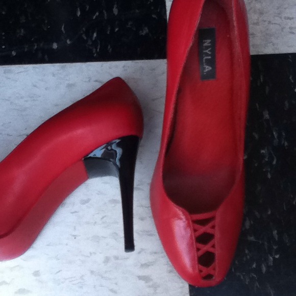 Unique  red  heels✨reduced✨ - Picture 1 of 4
