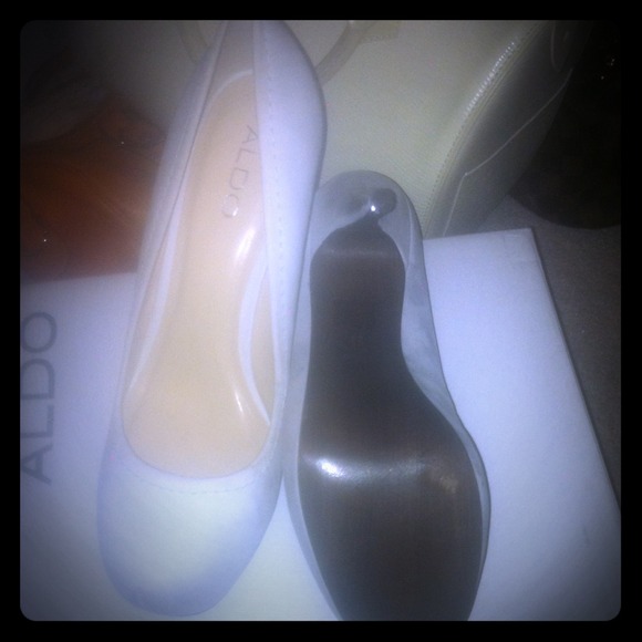White aldo