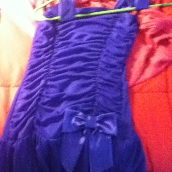 Super cute fitting purple dress - Picture 1 of 4