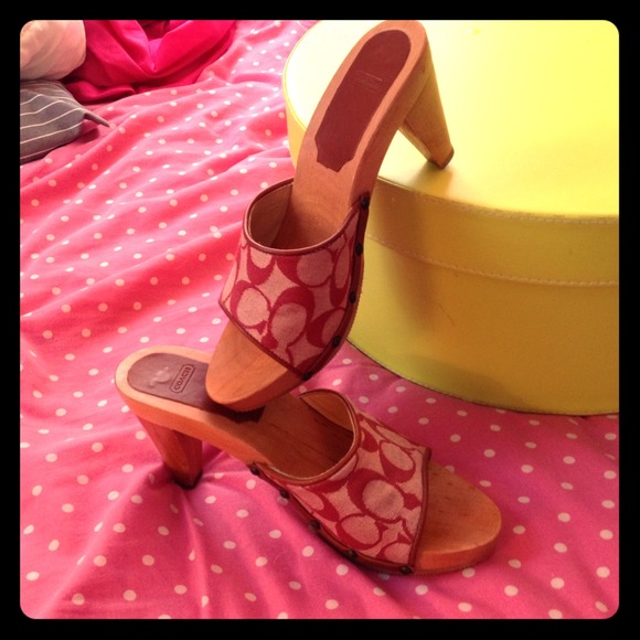 AUTHENTIC COACH red signature pattern heels