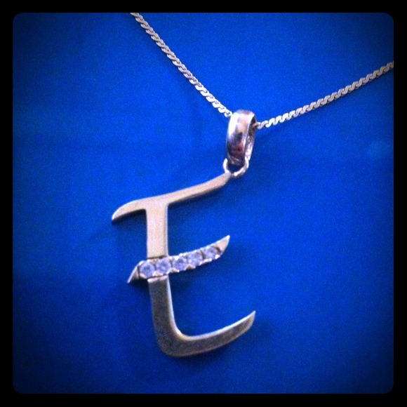 💎 E Pendant on a gold chain 💎