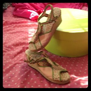 NWOT pink & green floral print Tstrap espadrilles