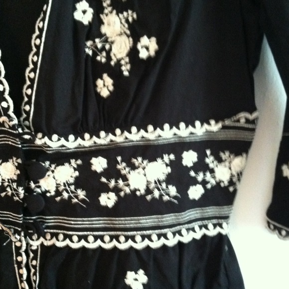 3/4 sleeve embroidered top by Forever 21 size S - Picture 4 of 4