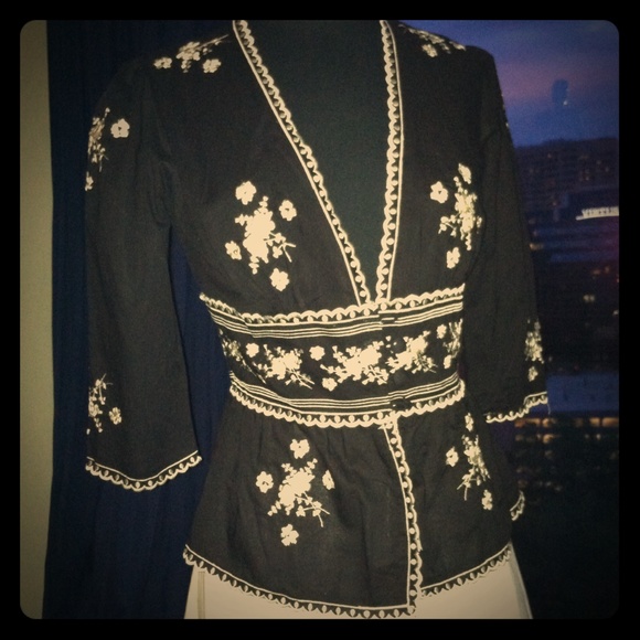 3/4 sleeve embroidered top by Forever 21 size S - Picture 2 of 4