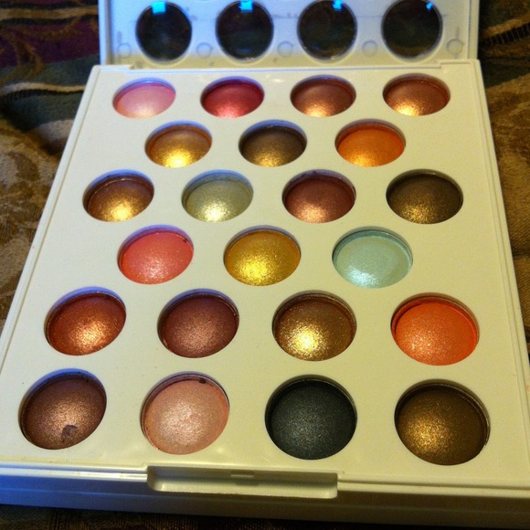 SOLD /creamy😊 Eye shadow💘