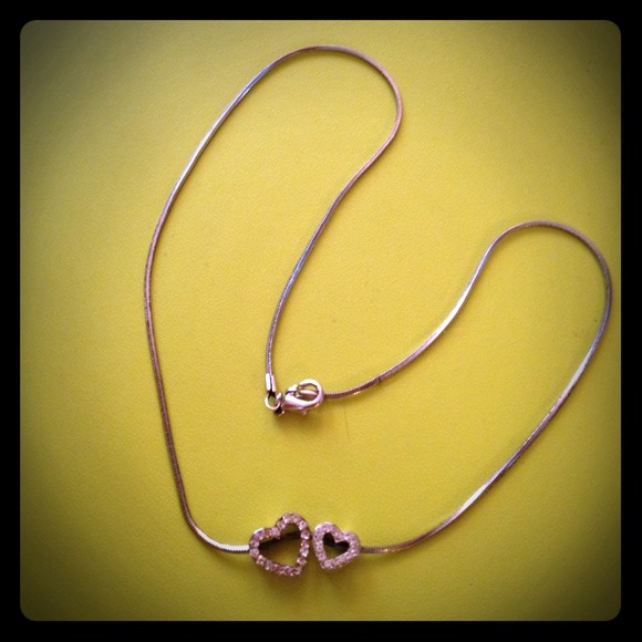 BEAUTIFUL necklace with rhinestone hearts 💗