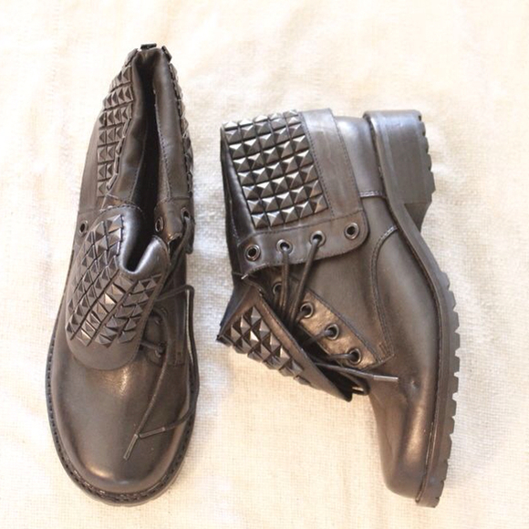 Matiko Shoes - Boots with studs