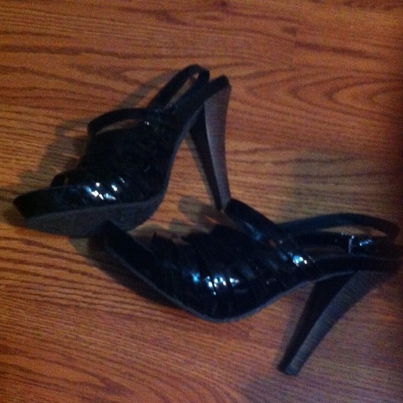 Reduced!!Sexy black bcbg maxazria heels!! - Picture 2 of 3
