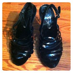 Reduced!!Sexy black bcbg maxazria heels!!