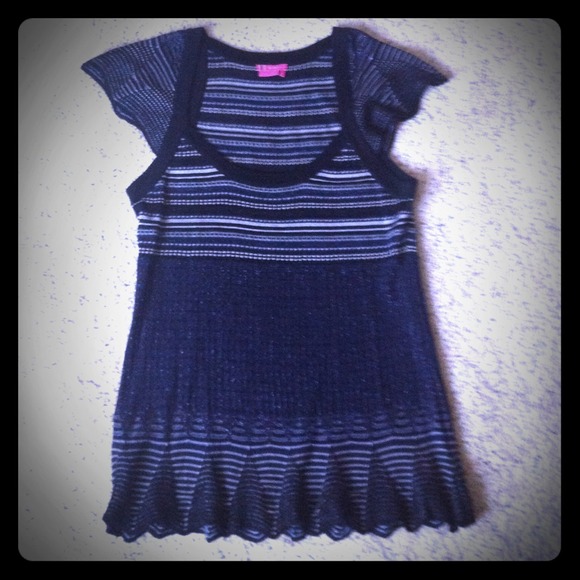 SOLD!Beautiful Vintage BCBGirls Knit Tunic