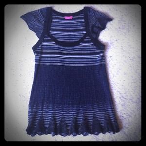 SOLD!Beautiful Vintage BCBGirls Knit Tunic