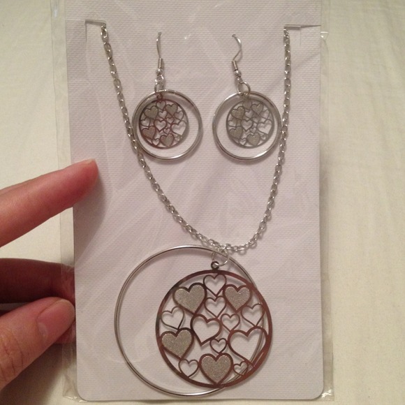 Fun necklace & earrings set