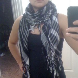 Black & white fashion scarf with fringe