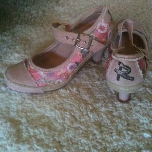 Pink Floral Rebels pump in size 7 1/2.