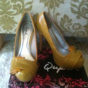 Qupid Mustard color Pumps