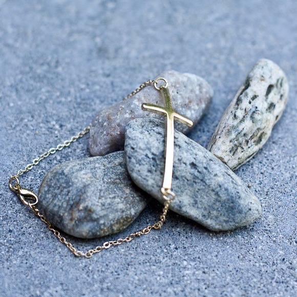 Jewelry - Side cross bracelet - gold