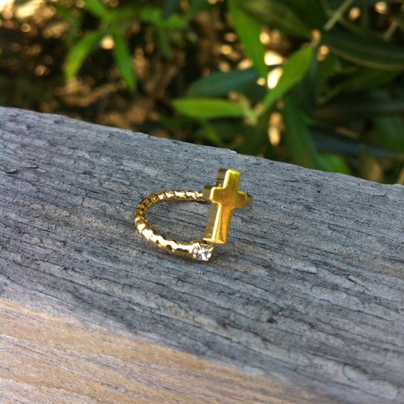 Jewelry - Cross knuckle ring