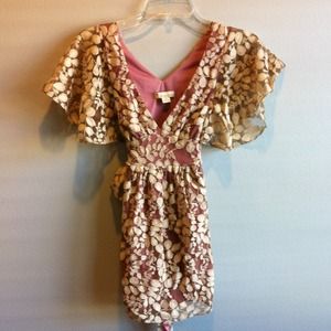 *RESERVED* Butterfly sleeves lace overlay top