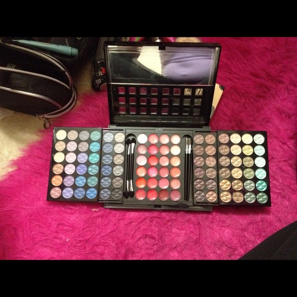 100 pc makeup pallet