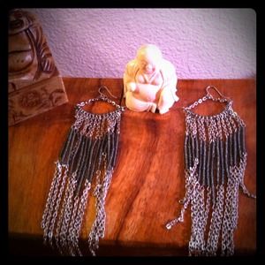 Dangling bead earrings neck length