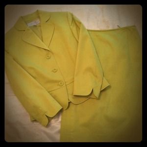 Tahari Arthur S Levine lime dress suit