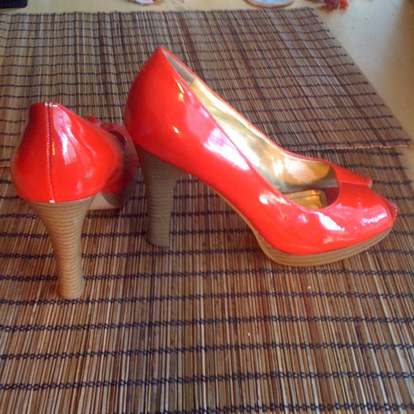 Adorable, Red 4 inch pumps.opened toed