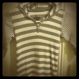 Grey and white goodie shirt