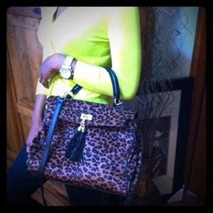 Leopard print purse with gold hardware!!
