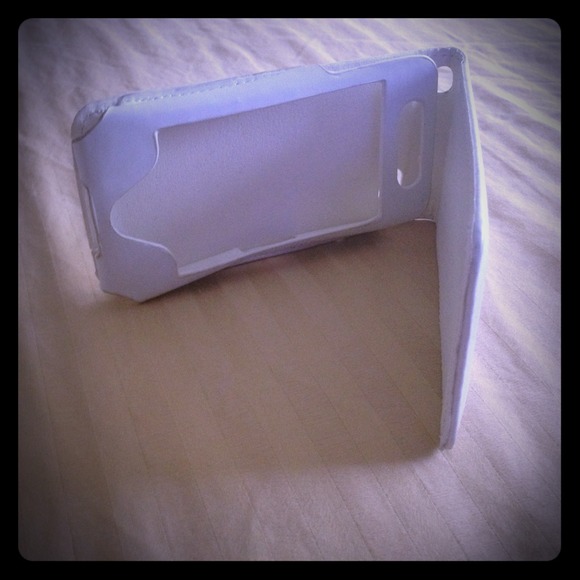 ❌SOLD❌ White flip iPhone 4s case