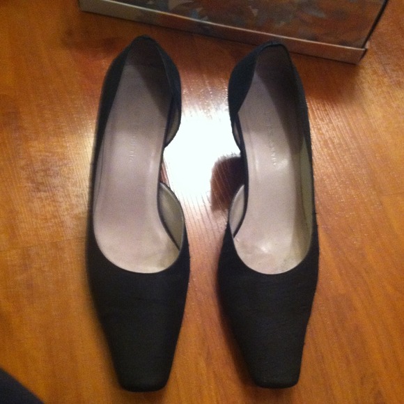 ⭕Liz Claiborne black small heels
