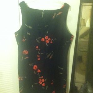 ⭕Flowered print black dress