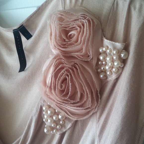 Tan shirt with rosette/flower detail - Picture 2 of 2
