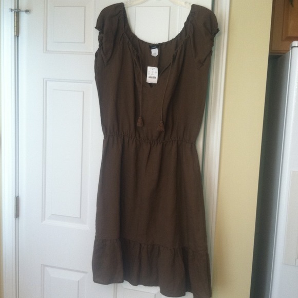 Mocha Dress w/elastic waist & ruffle bottom - NWT