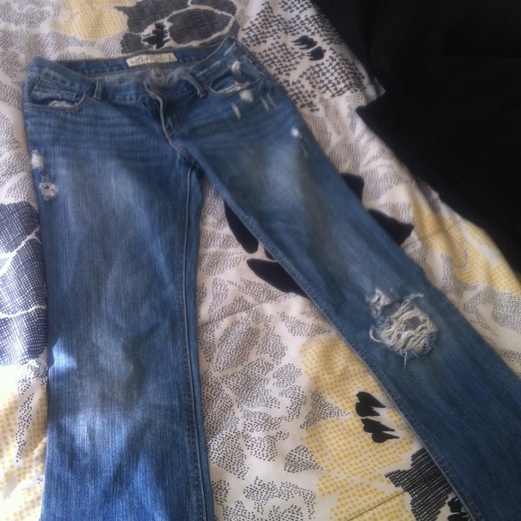 Hollister destroyed jeans
